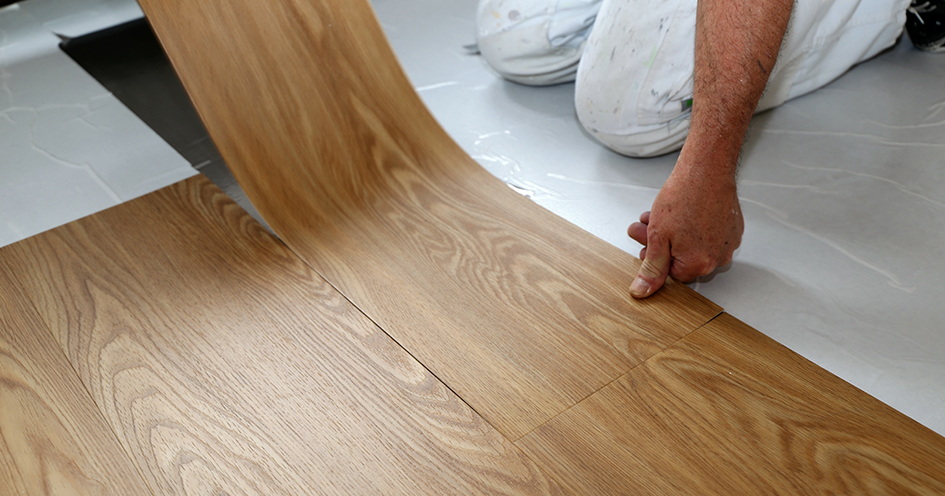 Ouvrier poseur de revêtements